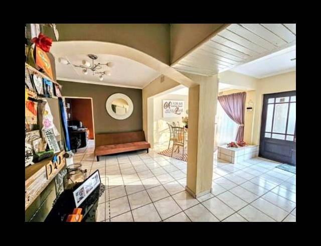 3 BEDROOM HOUSE FOR SALE IN GREENHILLS